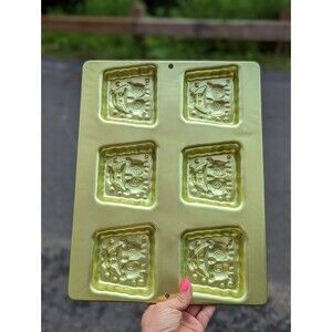 Wilton SpongeBob SquarePants Baking Tin  Makes 6 Three Inch Cakes.